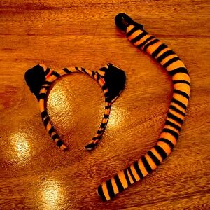 Tiger costume accessories